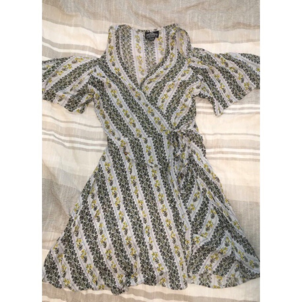 Flowy Floral Patterned Wrap Dress